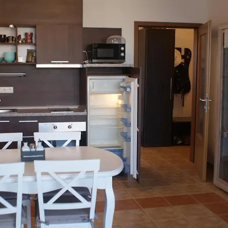 Apartment Cozy With Sea View And Free Parking
