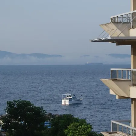 Cozy With Sea View And Free Parking Pomorie