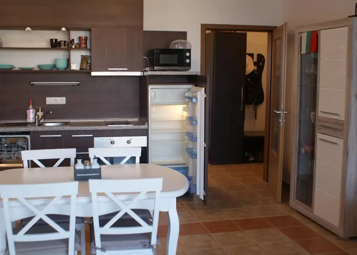 公寓 Cozy With Sea View And Free Parking