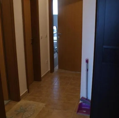 Cozy With Sea View And Free Parking Apartman *