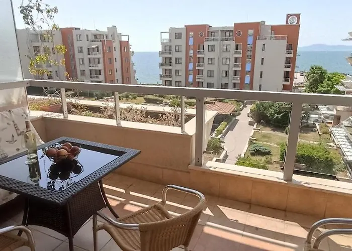 Cozy With Sea View And Free Parking Apartman Pomorie